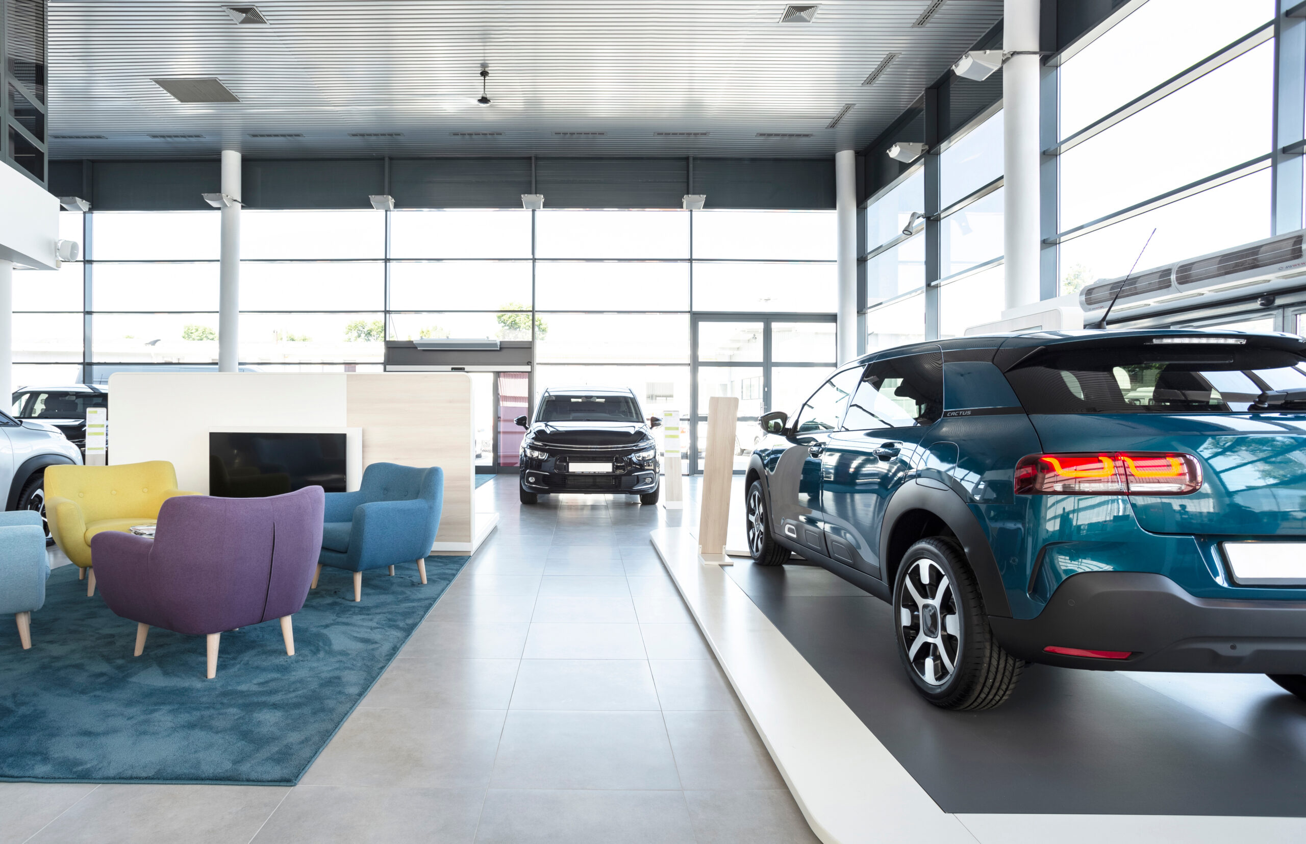 Carro com restrição ou leilão: vale a pena comprar?